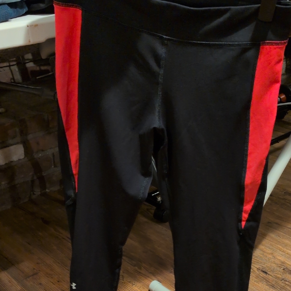 Under Armour Leggings in Black and Red